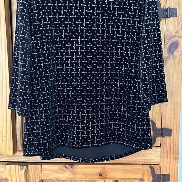 ***** 5 for $25 Notations Woman Black Velvet Top with Silver - Picture 4 of 8